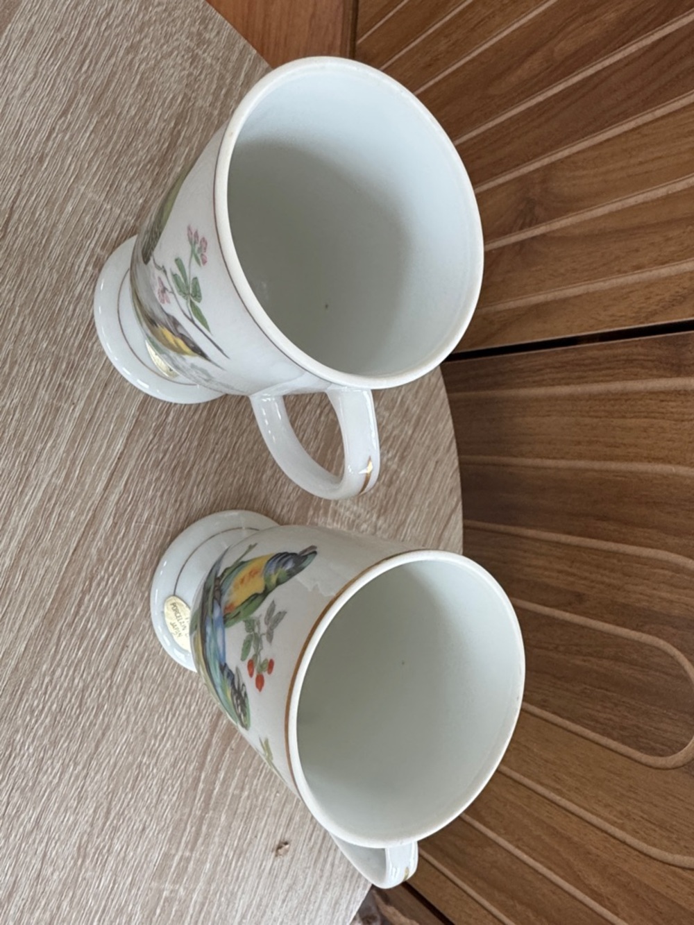 Vintage Porcelain Bird-Print Pedestal Mugs in White with Gold Trim 1970’s - Picture 3 of 4